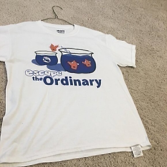 Youth medium 10/12 Escape the Ordinary tshirt NWOT - Picture 2 of 6